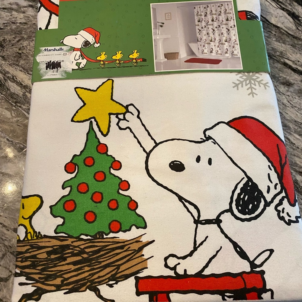 NWT PEANUTS SNOOPY FABRIC SHOWER CURTAIN